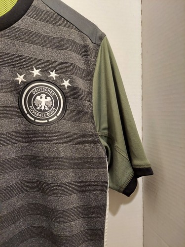 Men's Medium Adidas FIFA 2014 Champions Deutscher Fussball-Bund Jersey Striped 4 - Picture 9 of 9