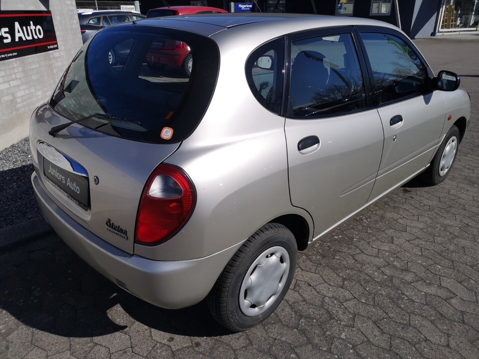Daihatsu sirion 1999