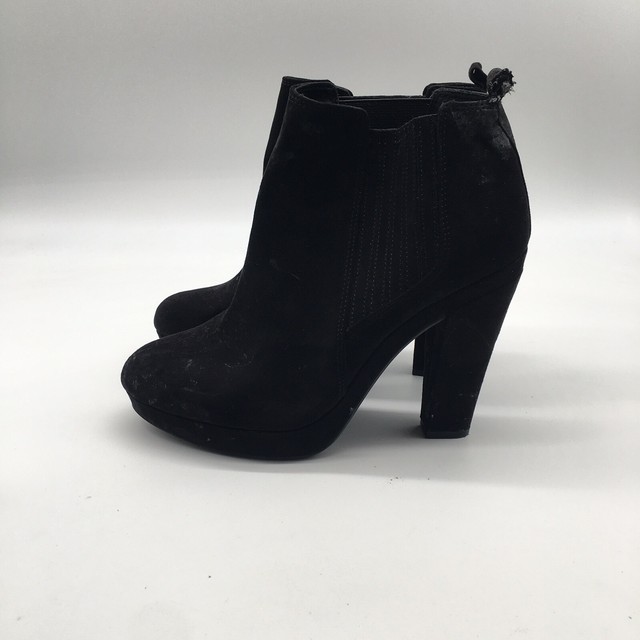 divided black ankle boots