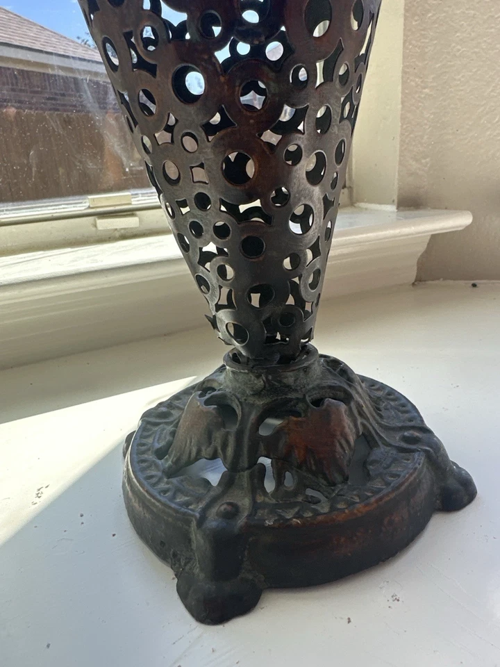 "Soporte paraguas de latón vintage de 27"" corona base fundida superior diseño calado" Foto 3 de 4