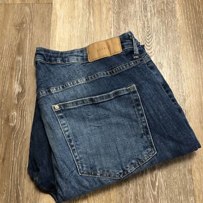 H&M Girlfriend Fit Straight Leg Med Wash Blue Denim Jeans