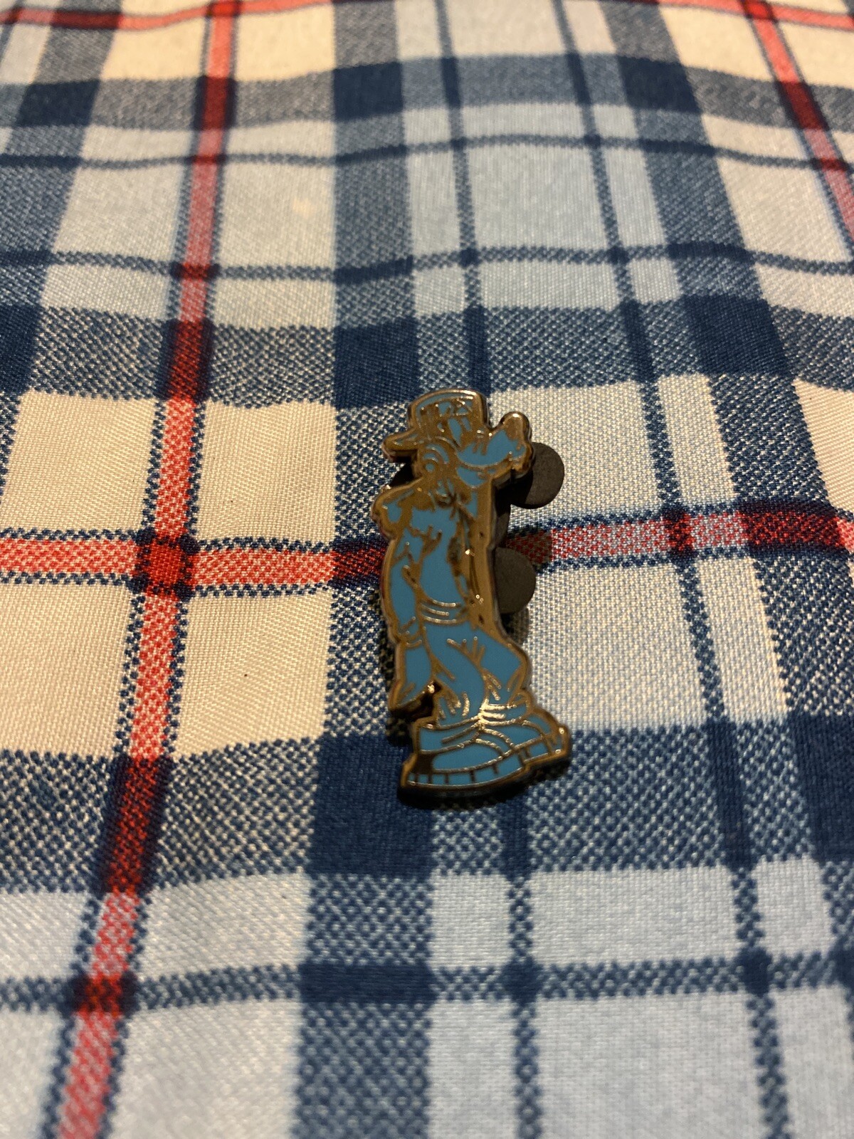 DISNEY PIN Small  GOOFY STANDING Bule/Silver.