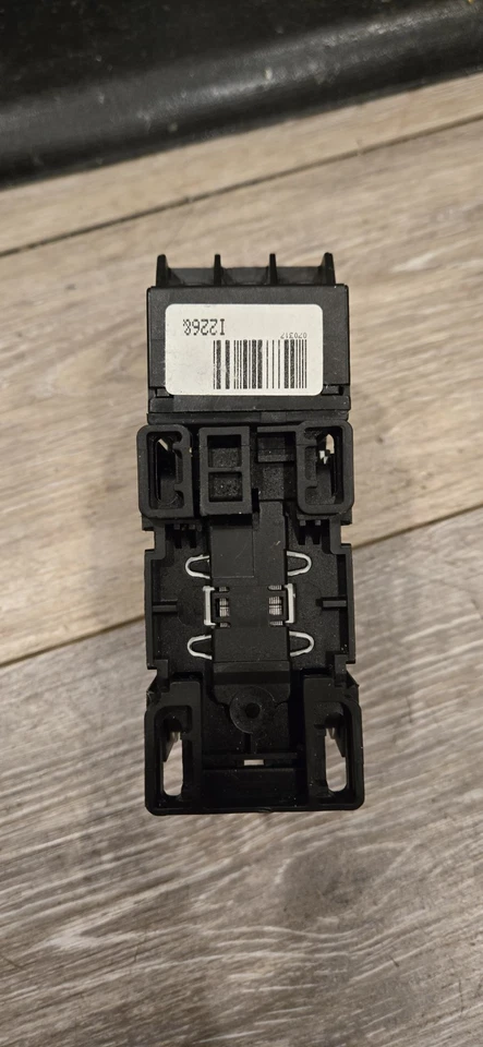 Contactor no inverso General Electric CL00A310T con contacto auxiliar BCLF01 Foto 3 de 4