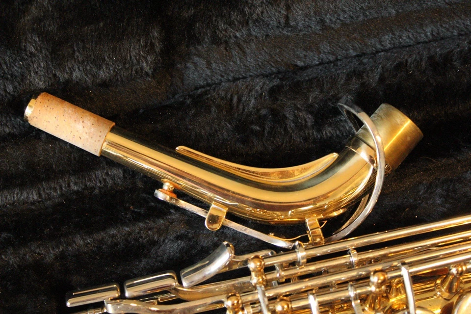 Saxo alto Antigua “Vosi” con estuche original  Foto 3 de 4