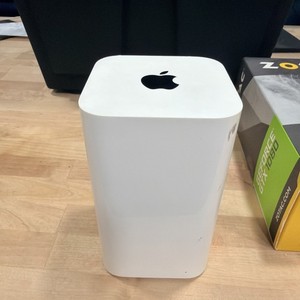 Apple AirPort A1470 Time Capsule Base Station White 2013 tested working