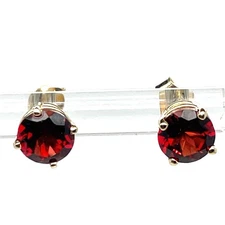 14k Yellow Gold Round 6mm 2 Ct Tw Mozambique Garnet Stud Earrings 1.2 Grams