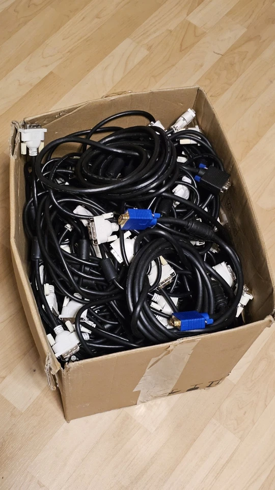VGA Kabel 55 Stück VGA auf VGA verschiedene Kabel Konvolut /10 kg. - Bild 2 von 4