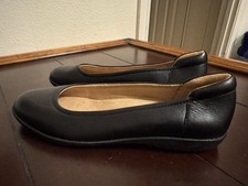 Naturalizer Black Leather Cushioned Slip-on Women's Round-toe Flats Size 11M