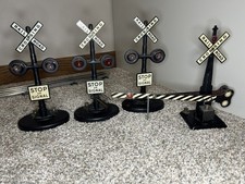 Marx O Gauge Twin Light Crossing Signals 3x 423 and Crossing Gate  438 