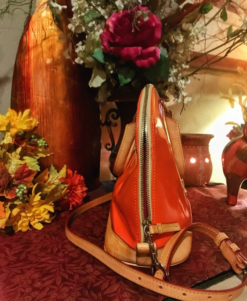 Bolso de Mano Dooney and Bourke Darcy Naranja Charol Foto 4 de 4