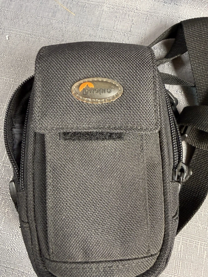 LowePro  Small Compact Camera Case with Strap Z20 Black - Image 3 of 4