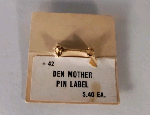 Vintage Cub Scouts Boy Scout Of America Lapel Hat Pin BSA Den Mother NOS On Card - Picture 4 of 5