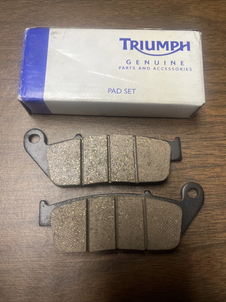 NUEVO DE LOTE ORIGINAL TRIUMPH 1999-2001 LEGEND TT | 2001-2016 JUEGO DE ALMOHADILLAS DELANTERAS AMERICA T2020077 Foto 2 de 2