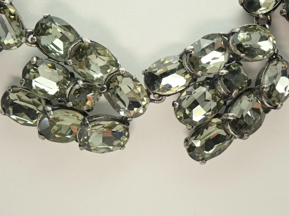 Collar de peltre J Crew de 18" con racimo de diamantes de imitación dorados ahumados Foto 3 de 4