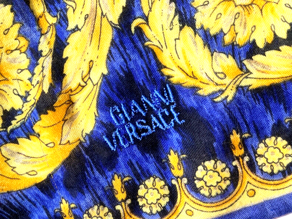 GIANNI VERSACE VINTAGE '90s BAROQUE CROWN SMALL SQUARE SCARF GIANNI VERSACE VINTAGE '90s BAROQUE CROWN SMALL SQUARE SCARF