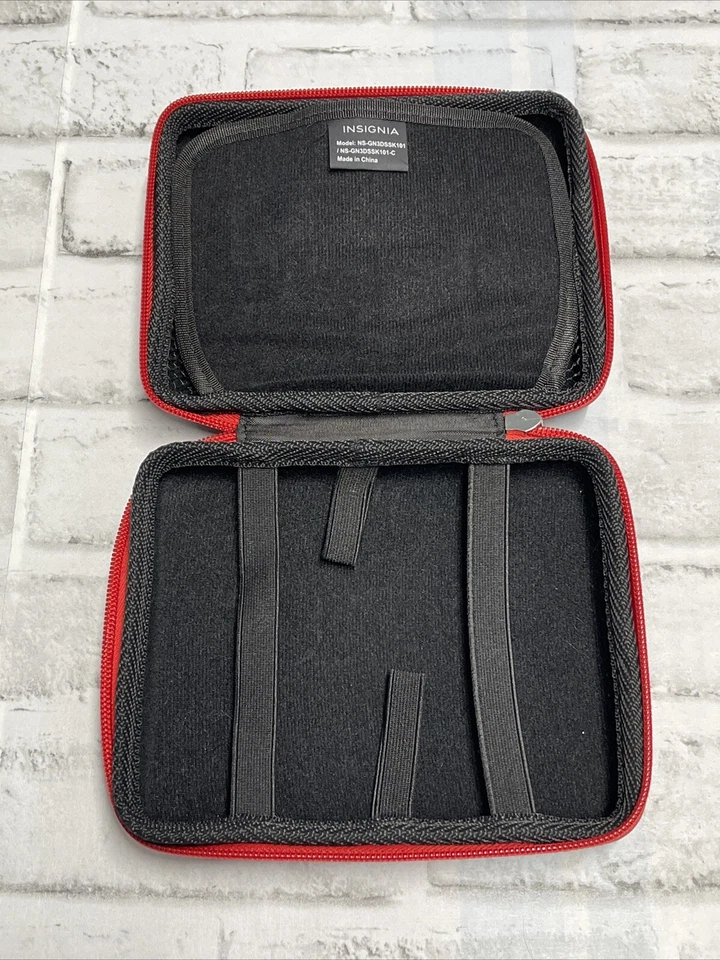 Nintendo 3DS Insignia Universal Protective Portfolio Case Red/Black Good Cond - Image 4 of 4