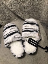 New With Tags Girls Size 4-5 Zebra Print Slippers Wonder Nation SKU FDB