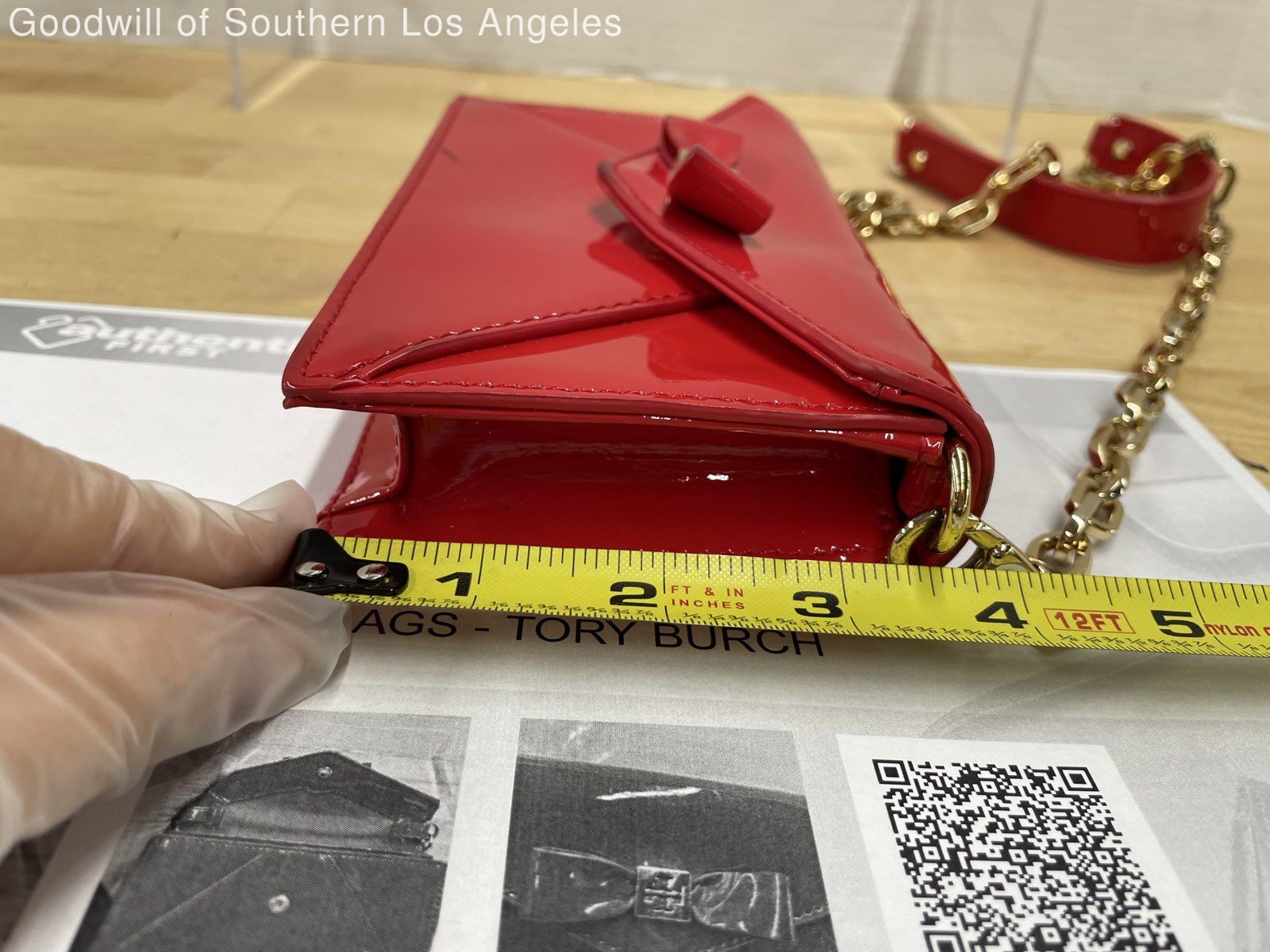Tory Burch Red Patent Leather Envelope Crossbody Bag Bow Logo Gold Chain Strap thumbnail 12
