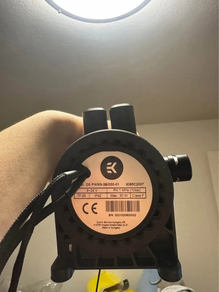 EK Quantum Kinetic TBE 200 D5 PWM Pump-Reservoir - Image 2 of 2