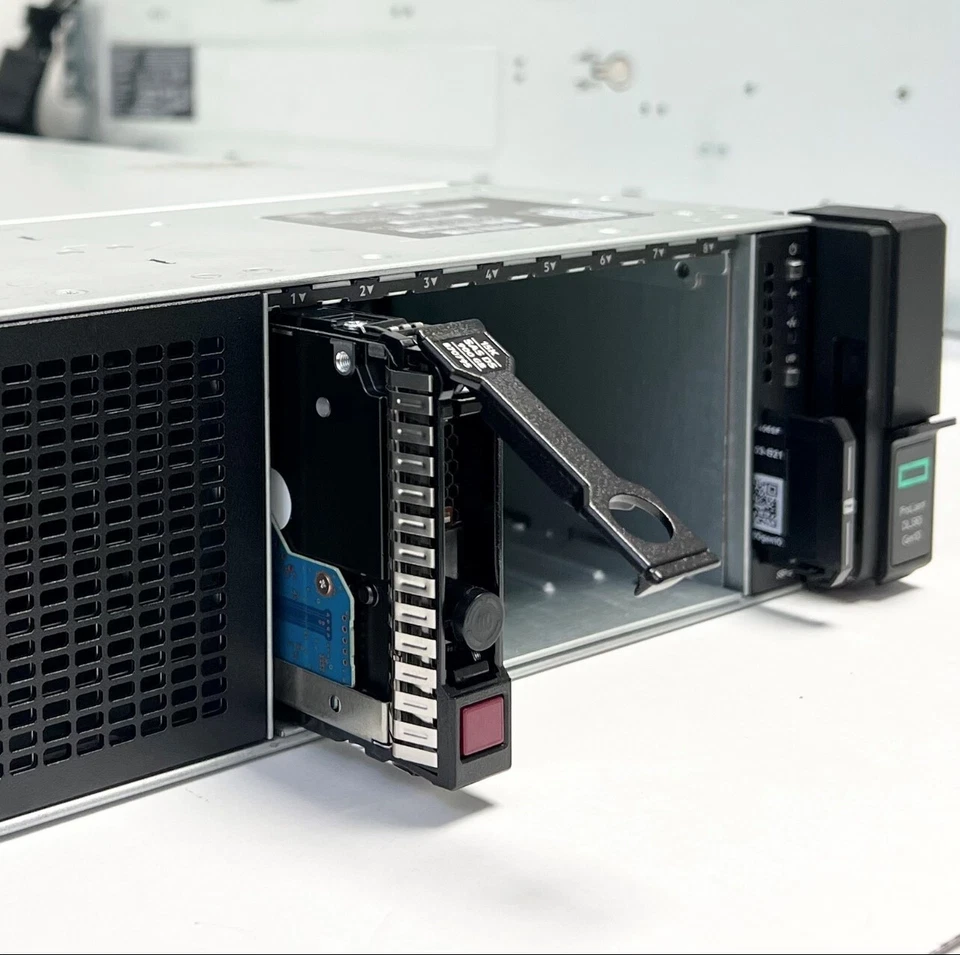 HPE 400GB 822555-B21 12G SAS Mixed Use-3 SFF 2.5-in SC Solid State Drive - Image 2 of 4