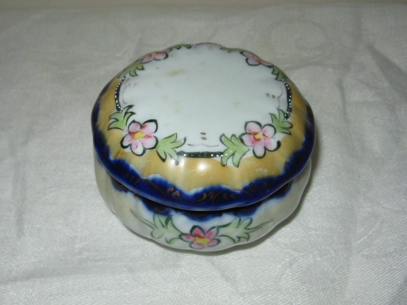 VINTAGE PORCELAIN VANITY DRESSER JAR LID HAND PAINTED FLORAL JAPAN TRINKET BOWL