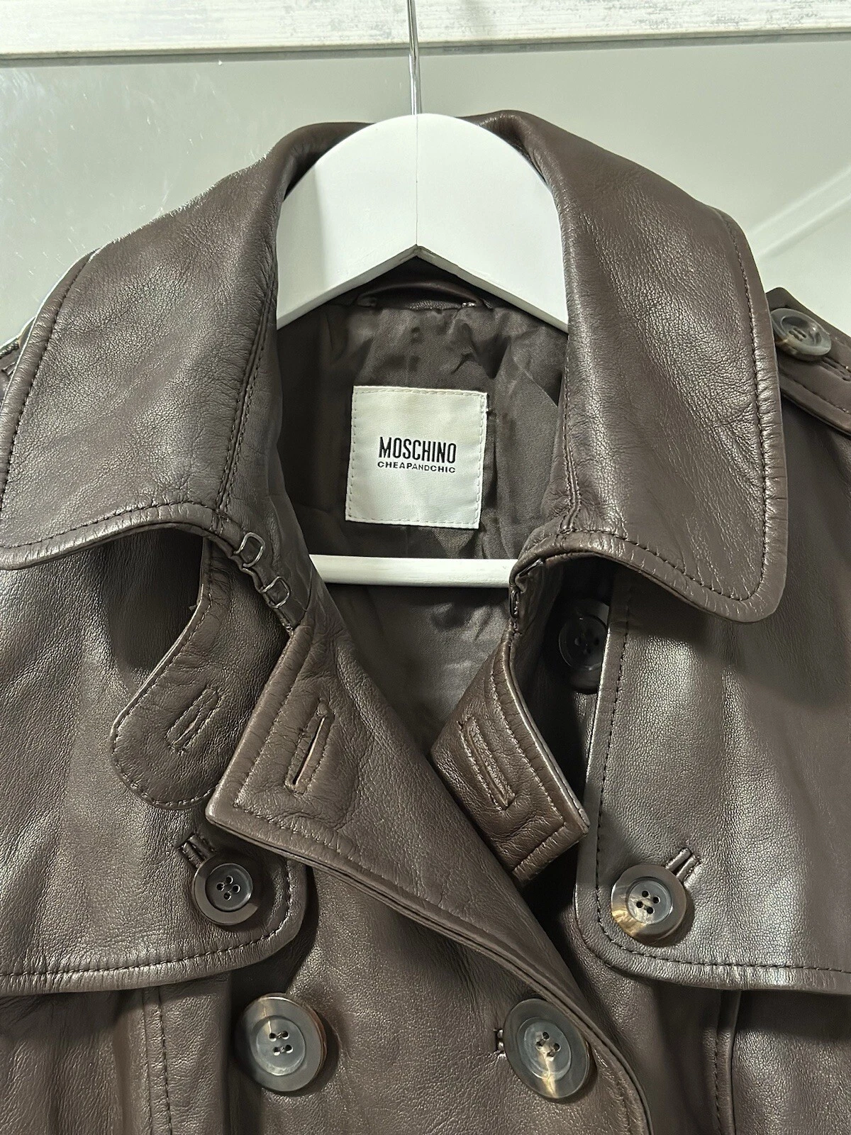 Trench cappotto Moschino economico e chic in pelle doppiopetto marrone taglia 42