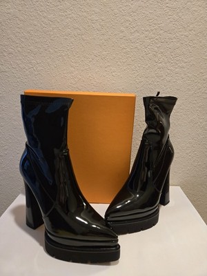 Black patent leather ankle boots with a high block heel and platform Size 10