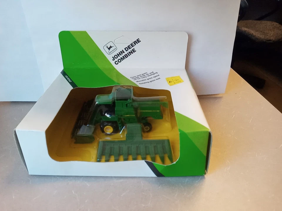 Ertl John Deere Titan II Combine 1/80 scale New Green Roof - Image 3 of 4