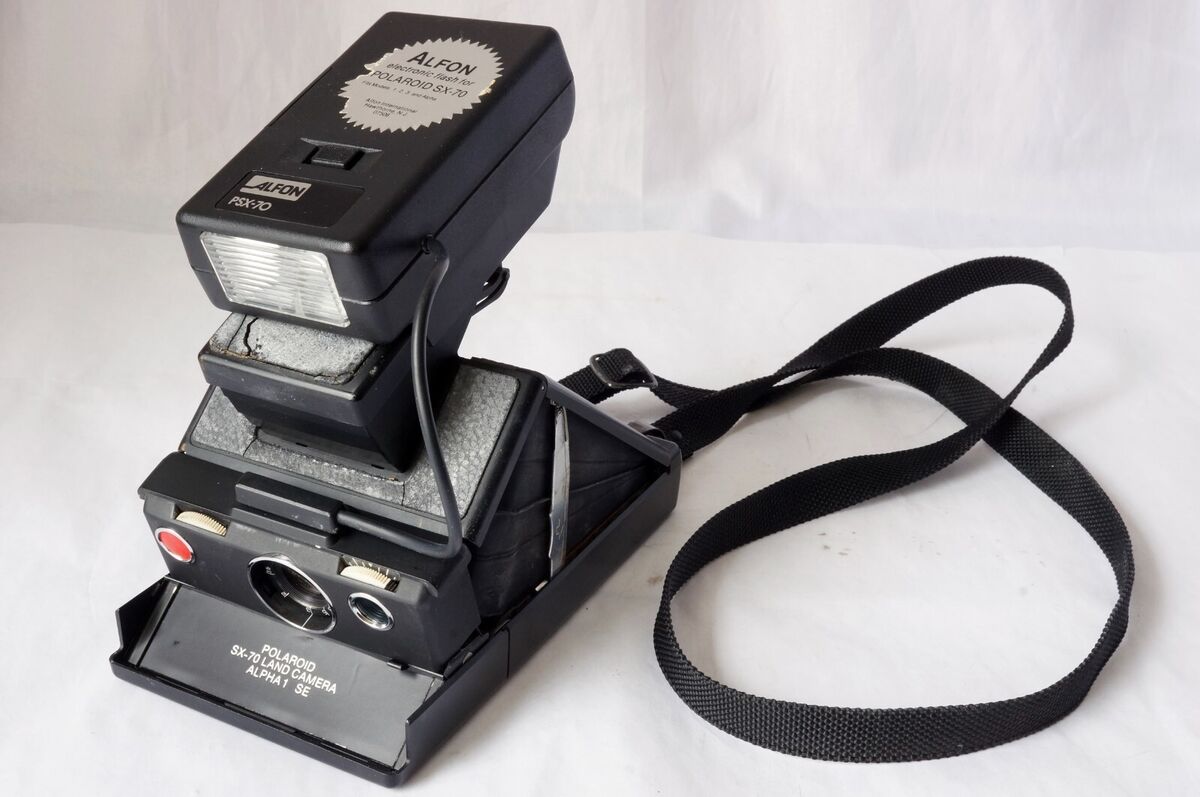 Polaroid SX-70 Land Camera Alpha 1 SE w/ Red Button Good Polaroid SX-70 Land Camera Alpha 1 SE w/ Red Button Good