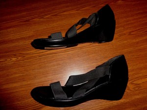 yuu black sandals