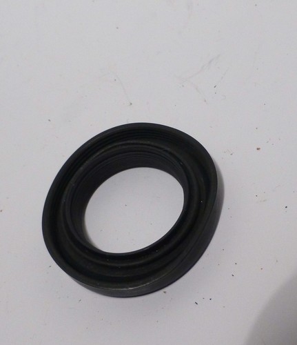 Authentic Asahi Pentax 25.5mm Rubber Lens Hood for 24mm F2.8 A110 Lens - Picture 3 of 3