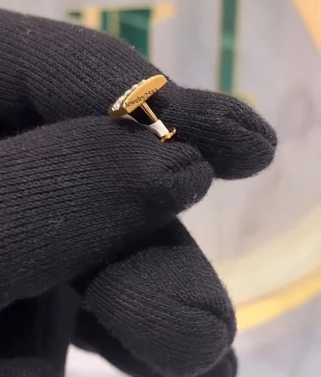 Elegante pendiente de diamante natural para hombre enchapado en oro amarillo de 14 k plateado Foto 4 de 4