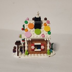 LEGO - Gingerbread House 40139 - 2015 Exclusive XMas Holiday Candy With Snowman