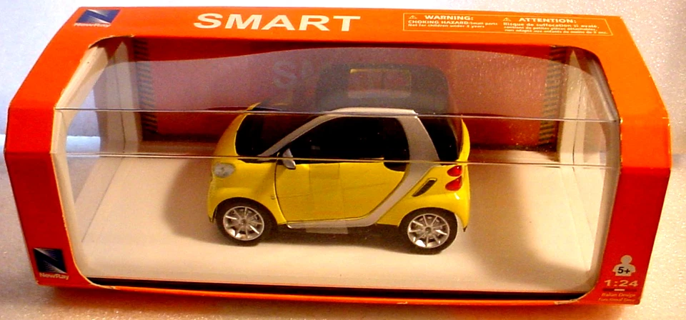 NewRay 1:24 Special Edition SMART Car 71036 Yellow/Silver Italian Design 2011 - Image 2 of 4
