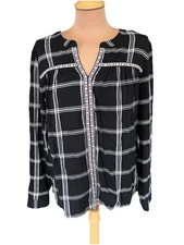 DR2 Women’s Plaid Blouse Size Large Geometric Ribbon Embellished Black & White