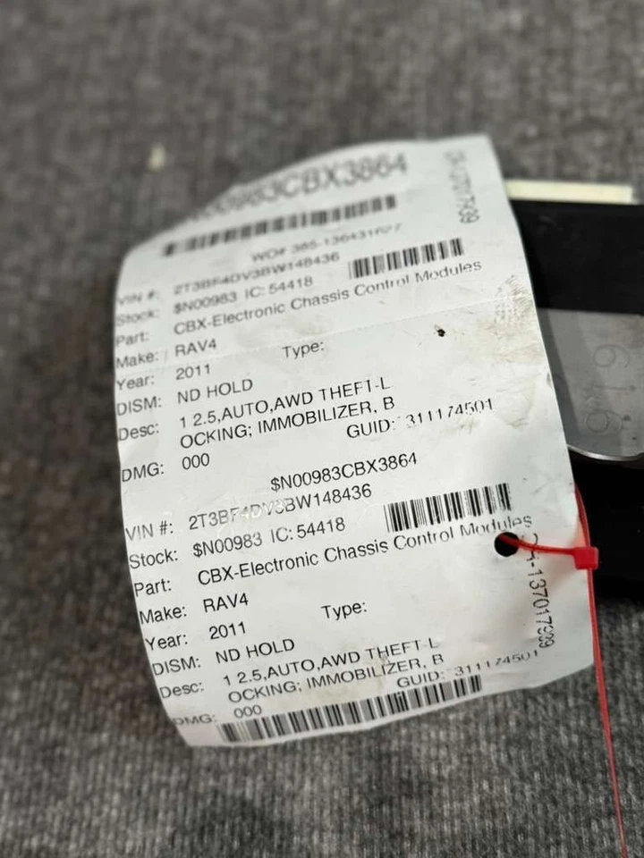 Módulo de control electrónico del chasis Toyota RAV4 CBX 2011-2012 FABRICANTE DE EQUIPOS ORIGINALES Foto 3 de 4