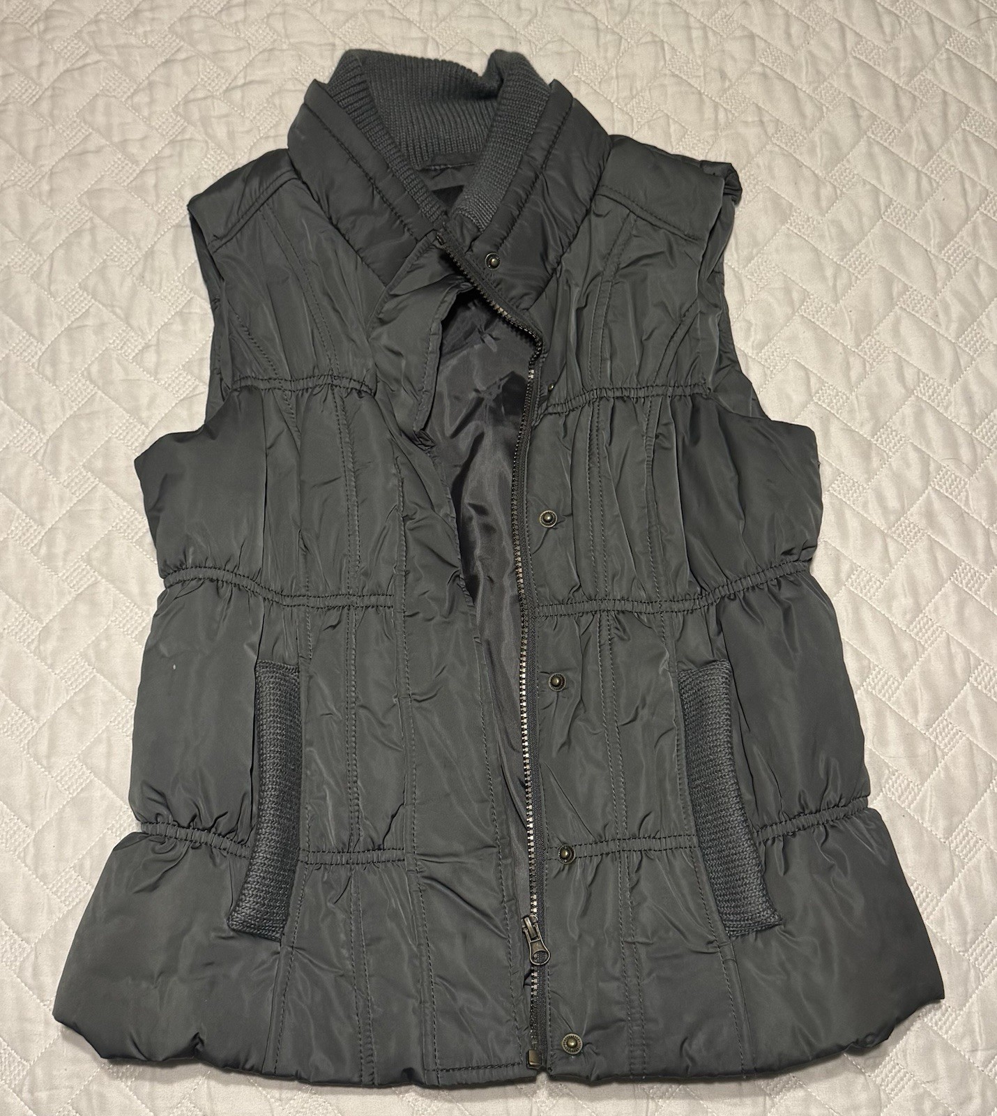 Maurices women's puffer vest in Olive Green, Size Medium
