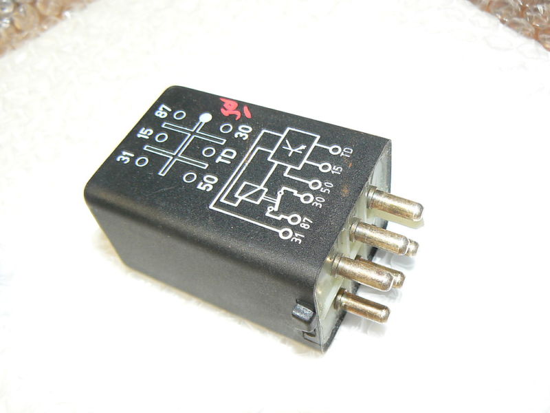 MERCEDES SLC Fuel Pump Relay W107 380 450 SEL 107 898260 450sl 450slc