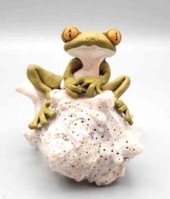 Small Wonder” FROG On Conch Shell Sculpture by Sandy Lehman Signed