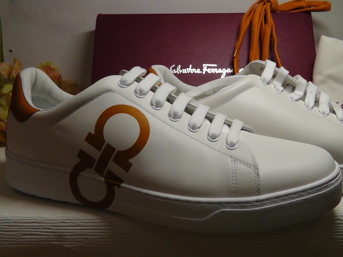 値下げ！Salvatore Ferragamo ホワイトシューズ Salvatore Ferragamo (サルヴァトーレフェラガモ) 3Dロゴ レザー