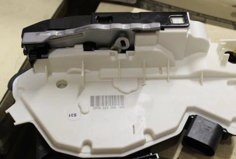 NEW GENUINE VW TIGUAN 5N 2009-2018 O/S FRONT DOOR LOCK 5N2837016N 5N2837016F - Image 2 of 4