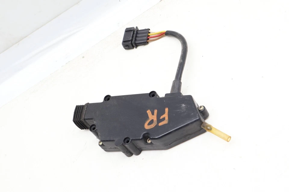 1986-1991 VW VANAGON - DOOR LOCK Actuator / Motor 701959781A - Image 2 of 4