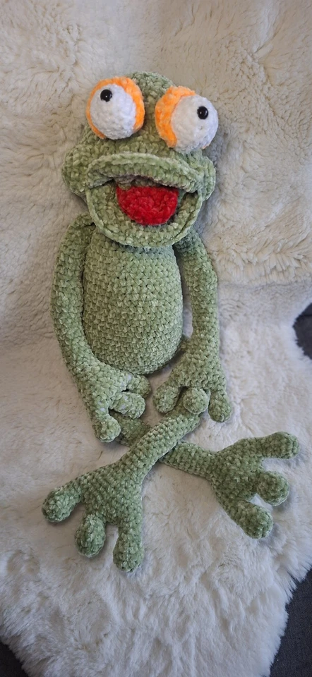 SELBSTGEHÄKELTER FROSCH - Bild 2 von 2