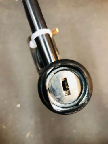 Master Lock Llave de Seguridad Bicicleta U-Lock 7 1/4"x8" con 2 Llaves y Soporte de Transporte - Imagen 3 de 3