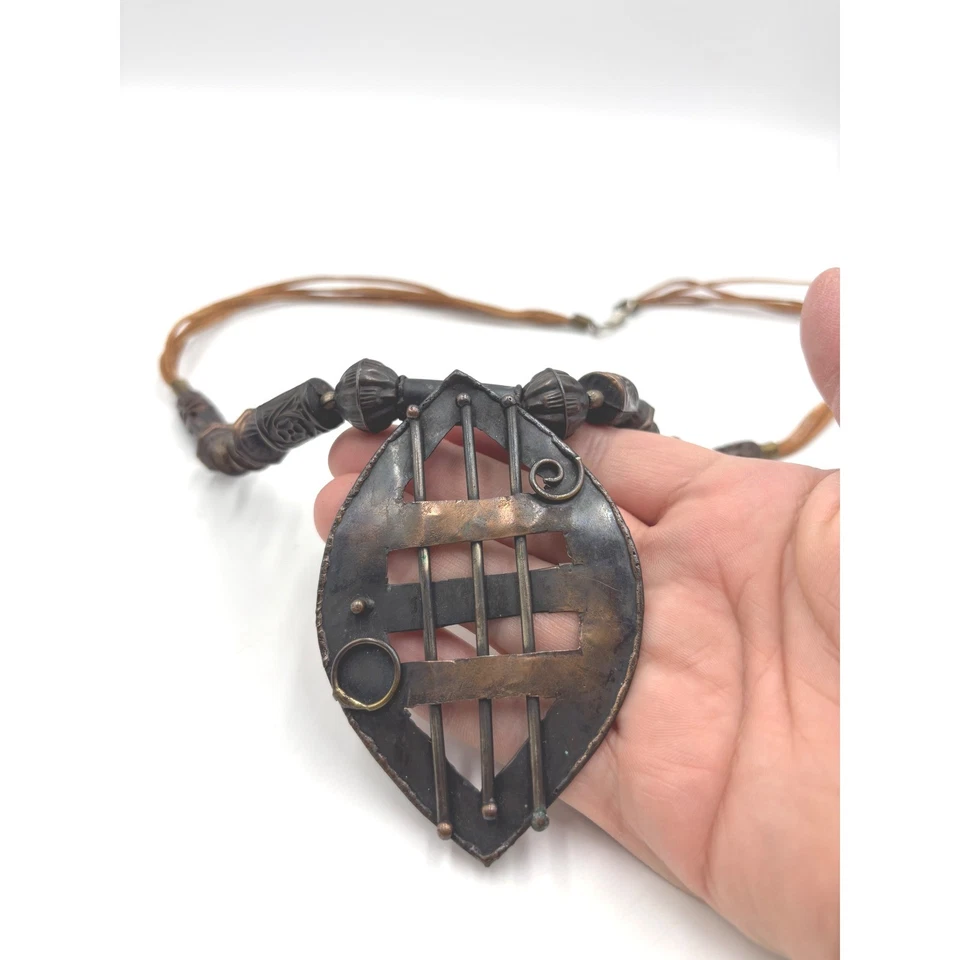 COLLAR años 70 mezclados metales bronce y acero hippie modernista brutalista en cuero Foto 4 de 4