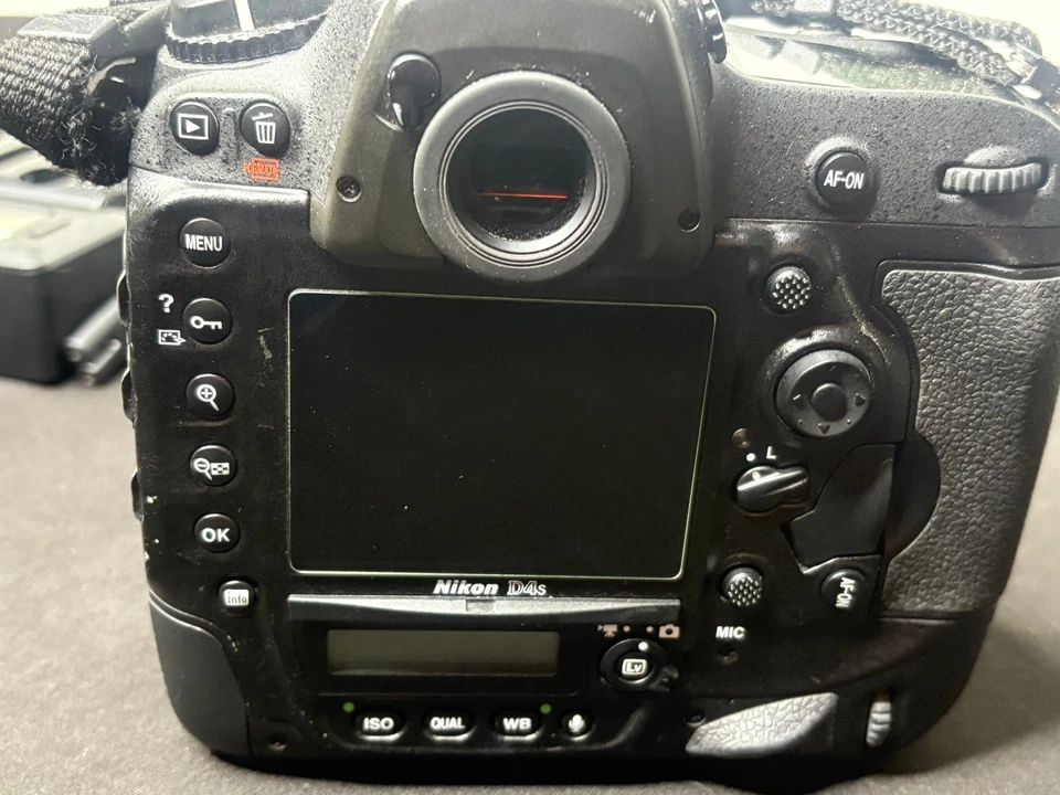 Cámara digital Nikon D4 16,2 MP con batería y cargador *Contador de obturador 10102* Foto 3 de 4