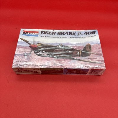 Monogram Tiger Shark P-40B Model Kit 1/48