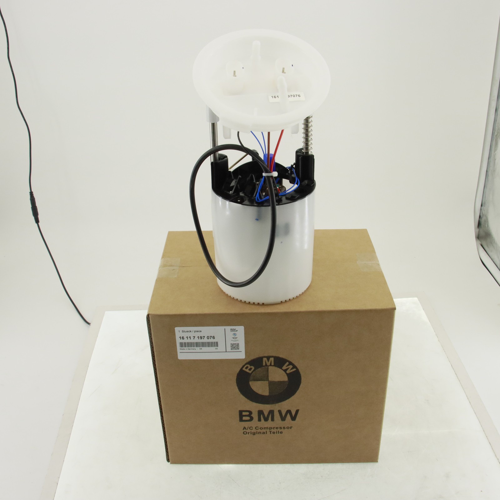 Genuine BMW E90 E92 E93 320i 323i 325i 330i 335i Fuel Pump Assembly 16117197076
