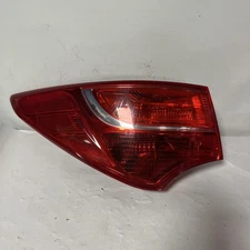 2013 Hyundai Santa Fe Driver Left Tail Light Assembly OEM Used O5