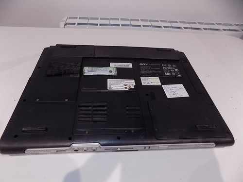 Vintage Acer TravelMate 4020 15.5’’ Laptop Silver Intel Centrino WinXP UNTESTED - Picture 11 of 11